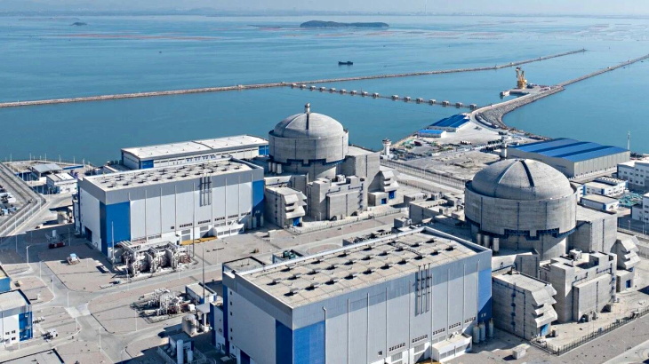 Chinese reactor enters commercial operation
